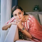 Dia Mirza Instagram - May the good within always triumph over evil 💖✨🕊️ 🙏🏻 #HappyDussehra #ShubhoBijoyaDashimi Outfit Courtesy @anavila_m Jewellery Courtesy @vandalsworld_unofficial Footwear Courtesy @aprajitatoorofficial Styled by @theiatekchandaney Make up @kiran_chhetri92 Hair @karanrai001 Team @diva_rose21 Photos by @ankitchatterjee.official #VocalForLocal #MadeInIndia #HandcraftedInIndia