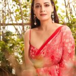 Dia Mirza Instagram - Surajoan ki laali jo gaalon pe uchhalee savera ho gaya 💖🏍️🦋⛰️🕊️ #DhakDhakInCinemas Saree Courtesy @anitadongre Earrings @vandalsworld_unofficial Hair @vithikajaiswal Styled by @theiatekchandaney Images by @shivamguptaphotography Managed by @shruti8711 @exceedentertainment