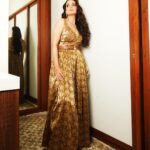 Dia Mirza Instagram - Celebrating the power of cinema to unite, to spread love and truly uplift our lives 🐯 Thank you @mumbaifilmfestival @anupama.chopra @priyankachopra @_iiishmagish for a spectacular opening night ❤️ We chose to wear the "Rudraksha" jumpsuit which is a fusion of tradition and modernity, drawing inspiration from the rich heritage of handwoven brocades, silk weaves and textiles from Banaras. It represents luxury by blending traditional textiles into contemporary design. The jumpsuit is in a colour palette of gold, ebony, grey, and copper, which are enhnaced through intricate embroidery techniques such as aari, dori, tikki, and zardozi by @ritukumarhq @amrishpkumar 🙏🏻 Jewellery courtesy @mahesh_notandass Make up @__seharkhan__ Hair @lakshsingh__ Photos @anups_ Managed by @exceedentertainment #JioMamiMumbaiFilmFestival2023 #VocalForLocal #HandcraftedInIndia #MadeInIndia Mumbai, Maharashtra