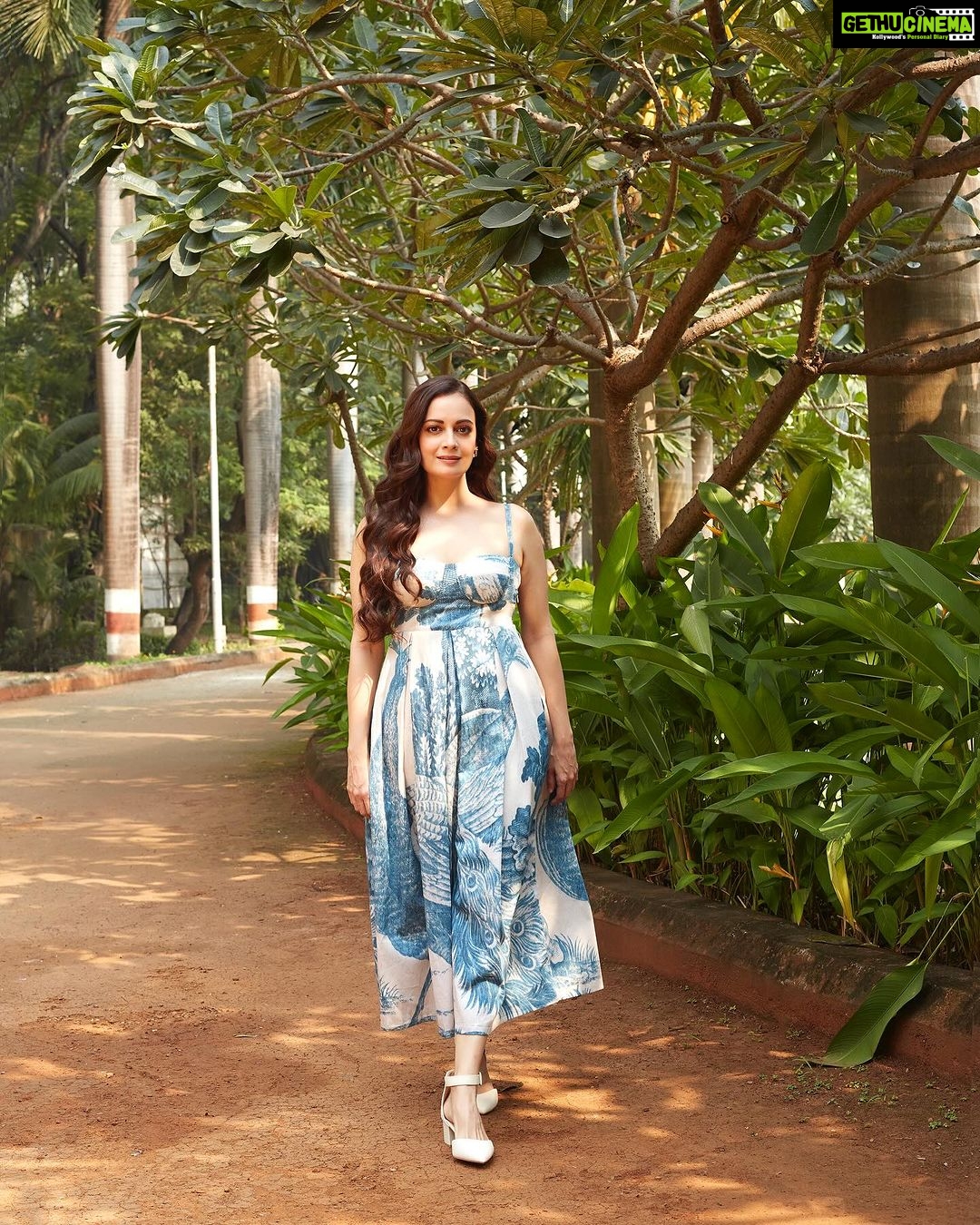 Dia Mirza Instagram - Ujjaloan ko parchaeeyon se naapte hain naβ¦ π¦ποΈπβ°οΈβ¨ #DhakDhak Outfit @yam.india Jewellery @silverstreakstore Styled by @theiatekchandaney Hair @vithikajaiswal Make Up @shraddhamishra8 Managed by @shruti8711 @exceedentertainment Photos by @shivamguptaphotography #VocalForLocal #MadeInIndia