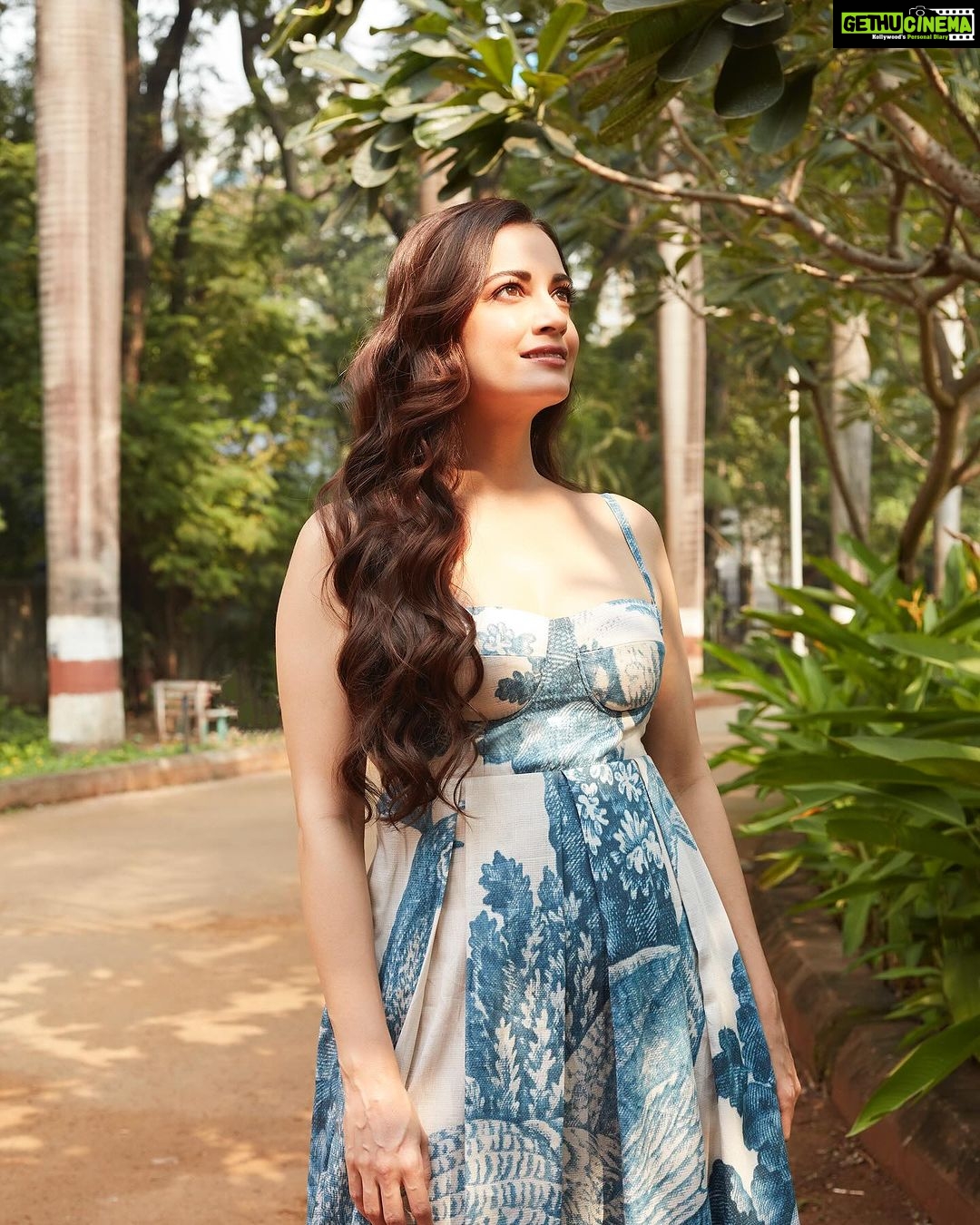 Dia Mirza Instagram - Ujjaloan ko parchaeeyon se naapte hain naβ¦ π¦ποΈπβ°οΈβ¨ #DhakDhak Outfit @yam.india Jewellery @silverstreakstore Styled by @theiatekchandaney Hair @vithikajaiswal Make Up @shraddhamishra8 Managed by @shruti8711 @exceedentertainment Photos by @shivamguptaphotography #VocalForLocal #MadeInIndia