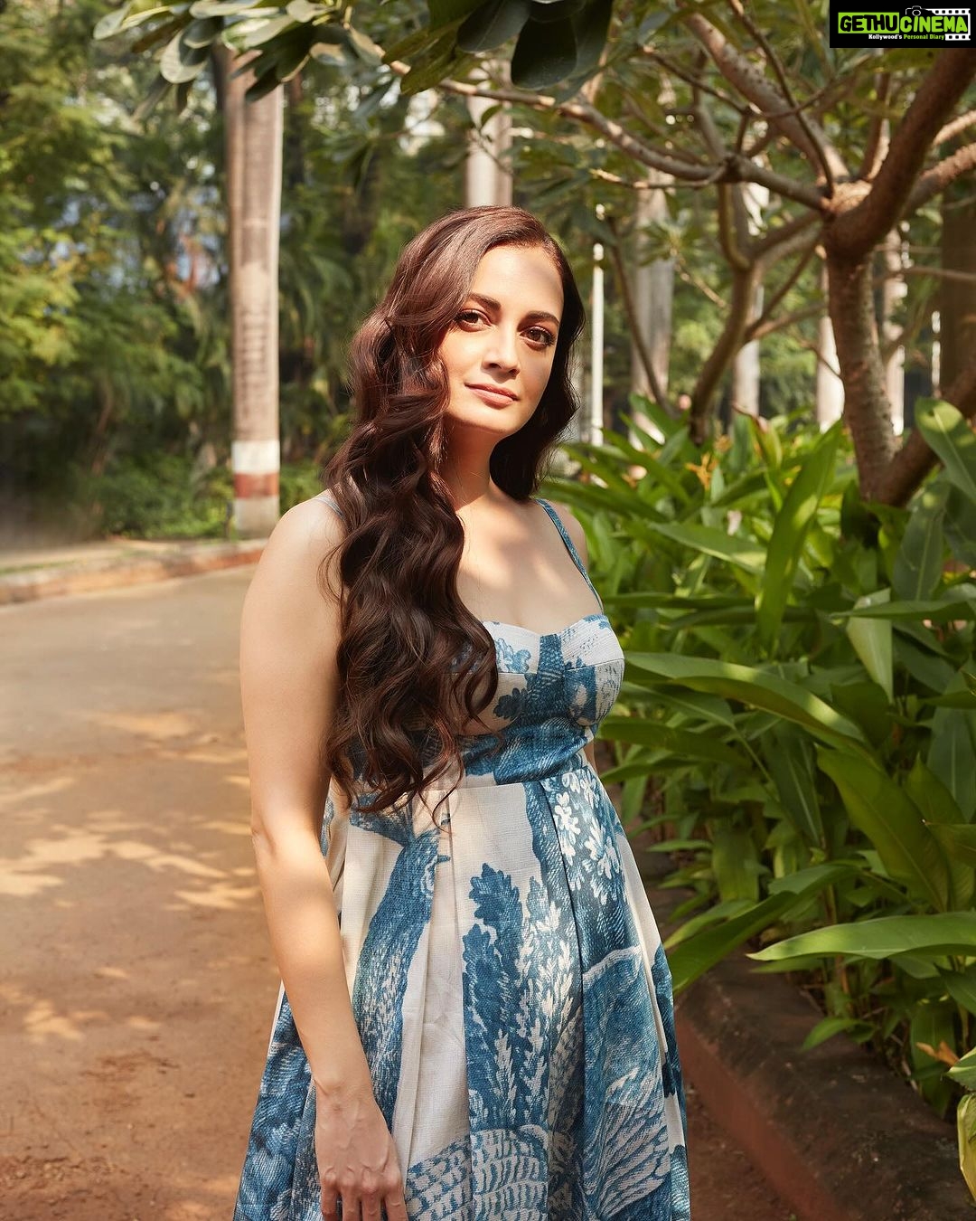 Dia Mirza Instagram - Ujjaloan ko parchaeeyon se naapte hain naβ¦ π¦ποΈπβ°οΈβ¨ #DhakDhak Outfit @yam.india Jewellery @silverstreakstore Styled by @theiatekchandaney Hair @vithikajaiswal Make Up @shraddhamishra8 Managed by @shruti8711 @exceedentertainment Photos by @shivamguptaphotography #VocalForLocal #MadeInIndia