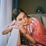 Dia Mirza Instagram - May the good within always triumph over evil 💖✨🕊️ 🙏🏻 #HappyDussehra #ShubhoBijoyaDashimi Outfit Courtesy @anavila_m Jewellery Courtesy @vandalsworld_unofficial Footwear Courtesy @aprajitatoorofficial Styled by @theiatekchandaney Make up @kiran_chhetri92 Hair @karanrai001 Team @diva_rose21 Photos by @ankitchatterjee.official #VocalForLocal #MadeInIndia #HandcraftedInIndia