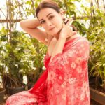 Dia Mirza Instagram - Surajoan ki laali jo gaalon pe uchhalee savera ho gaya 💖🏍️🦋⛰️🕊️ #DhakDhakInCinemas Saree Courtesy @anitadongre Earrings @vandalsworld_unofficial Hair @vithikajaiswal Styled by @theiatekchandaney Images by @shivamguptaphotography Managed by @shruti8711 @exceedentertainment