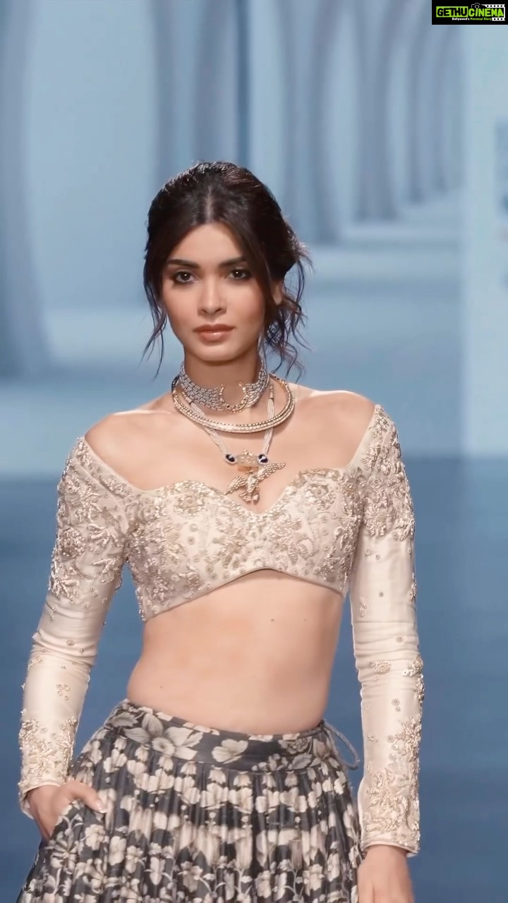 Diana Penty Instagram - Felt straight out of a vintage fairy tale in this gorgeous @paulmiandharsh creation. At @lakmefashionwk in collaboration with @fdciofficial @oneinfinite_ Art direction & Styled by @singh.dhruv Hair & makeup: @shraddhamishra8 Jewellery: @aurus.jewels Video: @59thparallel