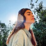 Diana Penty Instagram - Jamming with Dyson Zone in India! 🎸🔇 Unbeatable sound, the best noise cancellation, and a battery life that outshines my playlist 😎 #DysonZone #DysonIndia #Gifted