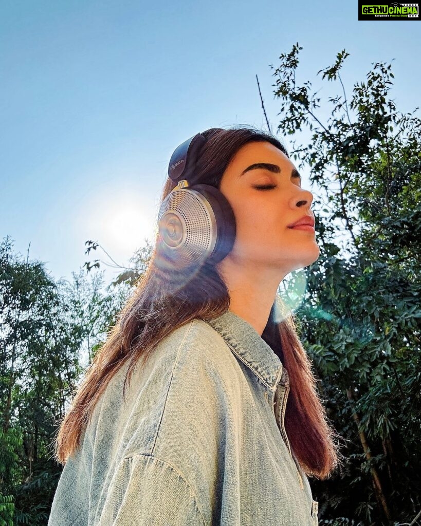 Diana Penty Instagram - Jamming with Dyson Zone in India! 🎸🔇 Unbeatable sound, the best noise cancellation, and a battery life that outshines my playlist 😎 #DysonZone #DysonIndia #Gifted