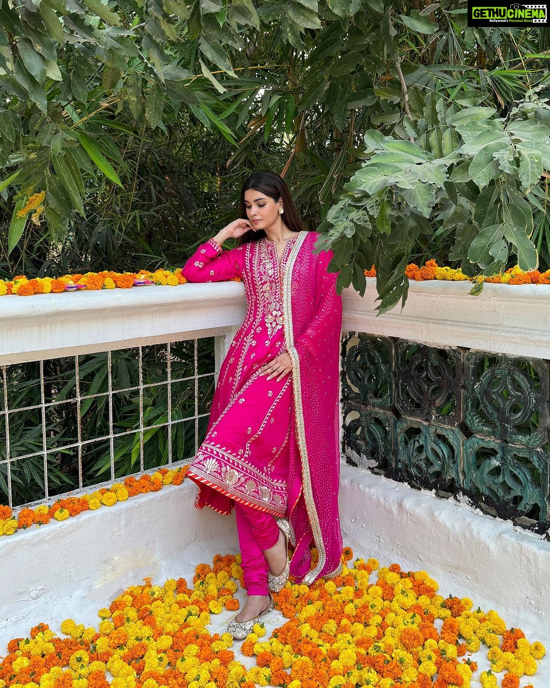 Diana Penty Instagram - Wishing you all light and magic ✨💫 #HappyDiwali