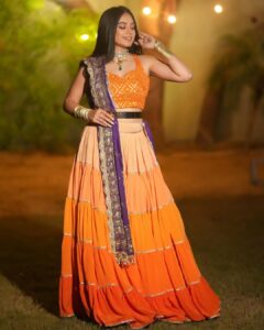 Dimple Biscuitwala Instagram - 🧡💜 #navratri2023 #dimplebiscuitwalalive
.
Wearing @jenii_12 @dclossetcloud 
Styled by @style_by_mita 
Captured by @_hb.photography__ 
Jewellery by @the_beta_girl 
MUAH @saramakeupofficial
Nails by @daisynailstudio
