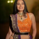 Dimple Biscuitwala Instagram - 🧡💜 #navratri2023 #dimplebiscuitwalalive . Wearing @jenii_12 @dclossetcloud Styled by @style_by_mita Captured by @_hb.photography__ Jewellery by @the_beta_girl MUAH @saramakeupofficial Nails by @daisynailstudio