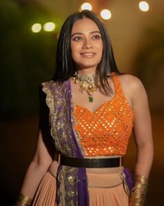 Dimple Biscuitwala Instagram - 🧡💜 #navratri2023 #dimplebiscuitwalalive
.
Wearing @jenii_12 @dclossetcloud 
Styled by @style_by_mita 
Captured by @_hb.photography__ 
Jewellery by @the_beta_girl 
MUAH @saramakeupofficial
Nails by @daisynailstudio