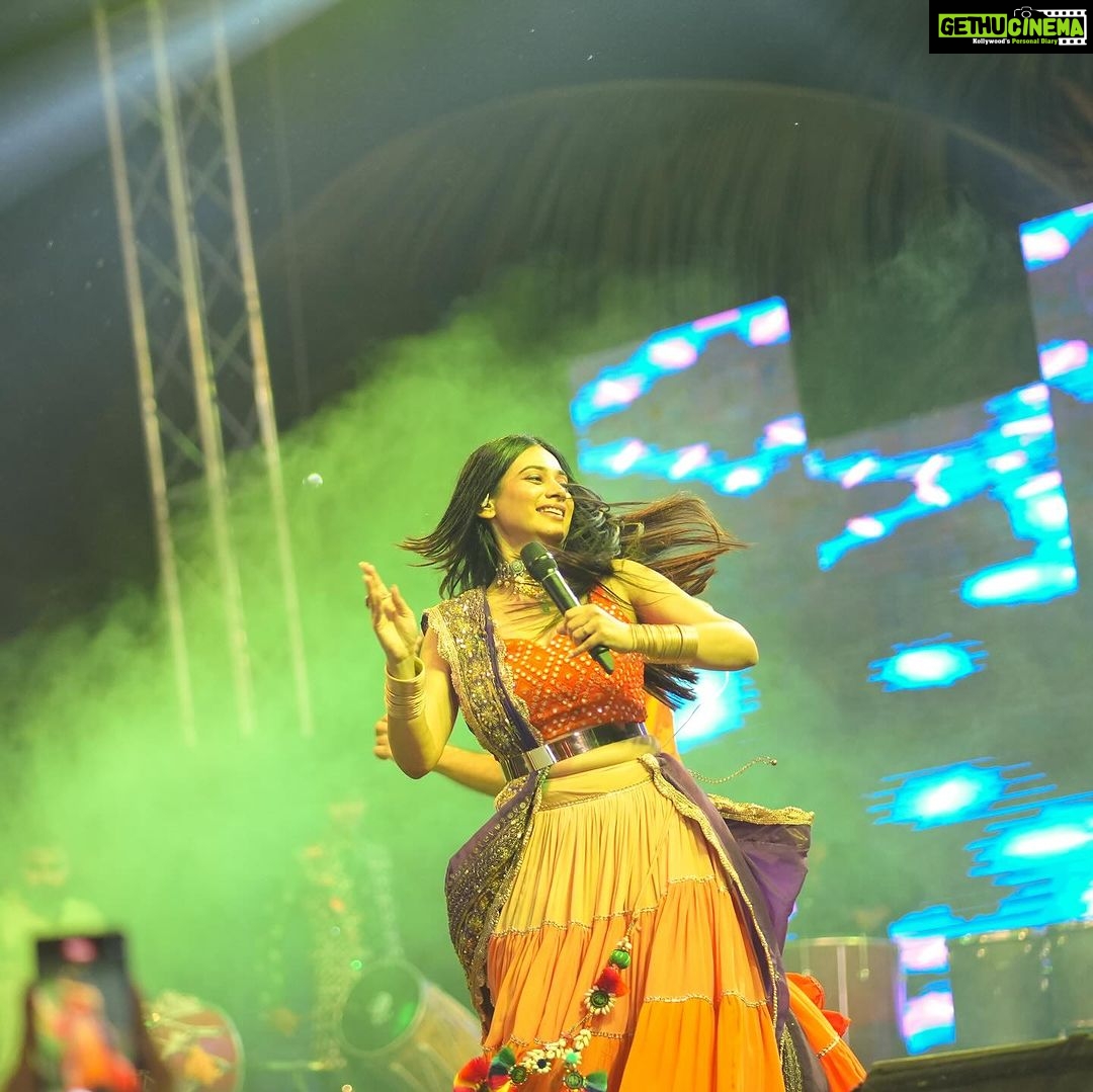 Dimple Biscuitwala Instagram - DAY 9 💫✨#navratri2023 . Wearing @jenii_12 @dclossetcloud Styled by @style_by_mita Clicks by @_hb.photography__ Jewellery by @the_beta_girl Makeup and hair @saramakeupofficial