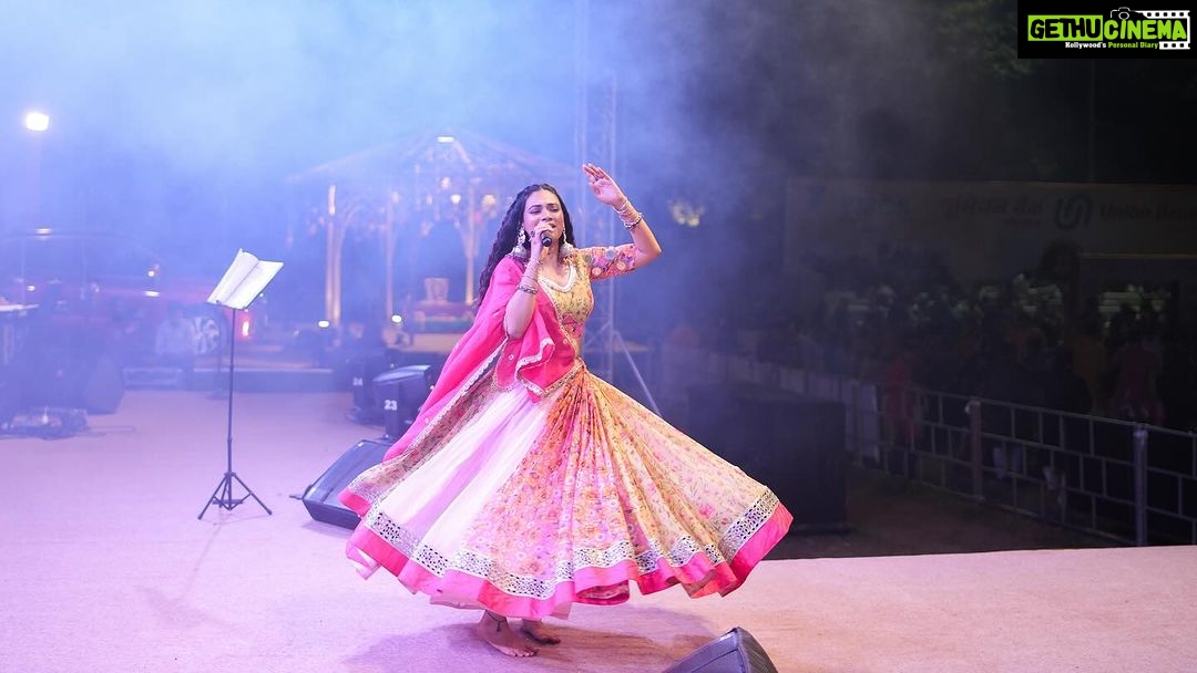 Dimple Biscuitwala Instagram - DAY 8 🌸💫 . Wearing @ishitapatel_couture Styled by @style_by_mita Captured by @_hb.photography__ Makeup and hair by @heenas_makeup_studiosalon Jewellery by @the_beta_girl Event by @mysticalworldgroup
