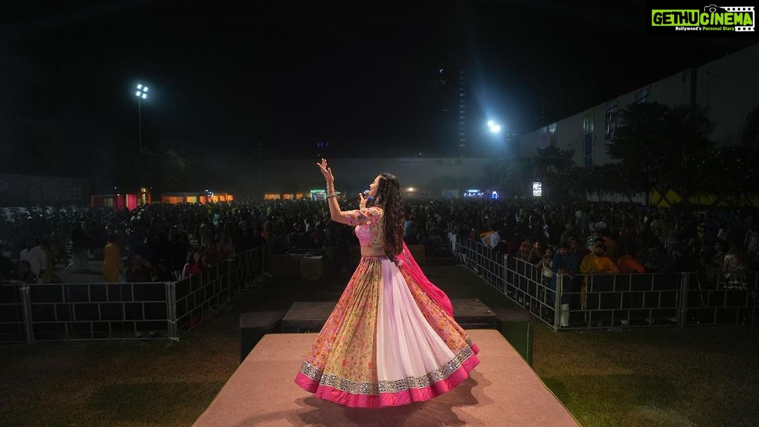 Dimple Biscuitwala Instagram - DAY 8 🌸💫 . Wearing @ishitapatel_couture Styled by @style_by_mita Captured by @_hb.photography__ Makeup and hair by @heenas_makeup_studiosalon Jewellery by @the_beta_girl Event by @mysticalworldgroup