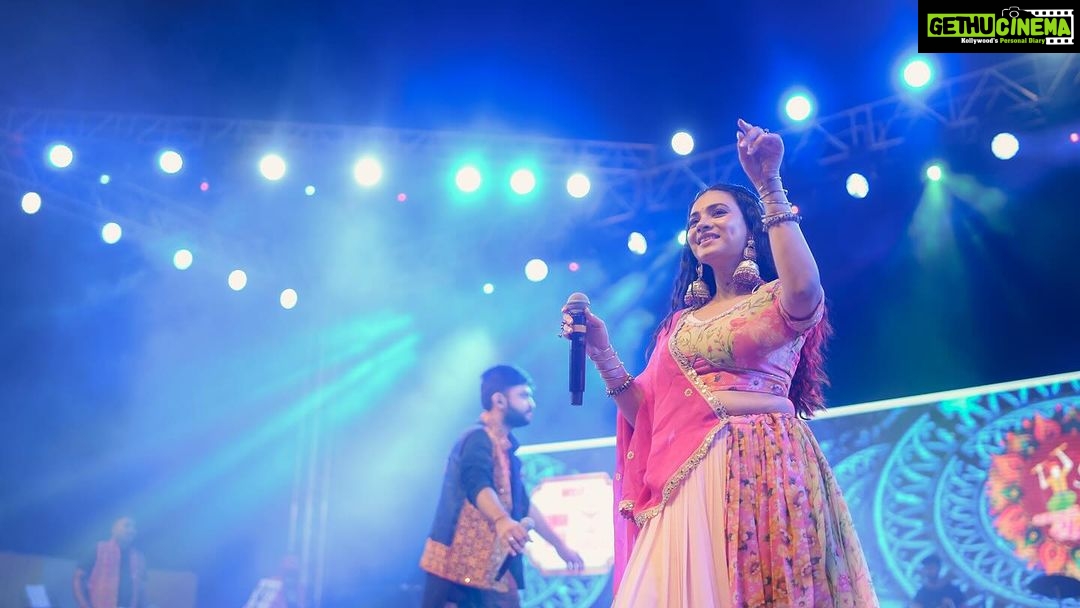 Dimple Biscuitwala Instagram - DAY 8 🌸💫 . Wearing @ishitapatel_couture Styled by @style_by_mita Captured by @_hb.photography__ Makeup and hair by @heenas_makeup_studiosalon Jewellery by @the_beta_girl Event by @mysticalworldgroup