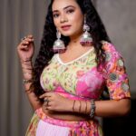 Dimple Biscuitwala Instagram - DAY 8🌸 #navratri2023 . Wearing @ishitapatel_couture Jewellery by @the_beta_girl Makeup and hair by @heenas_makeup_studiosalon Captured by @_hb.photography__ Styled by @style_by_mita