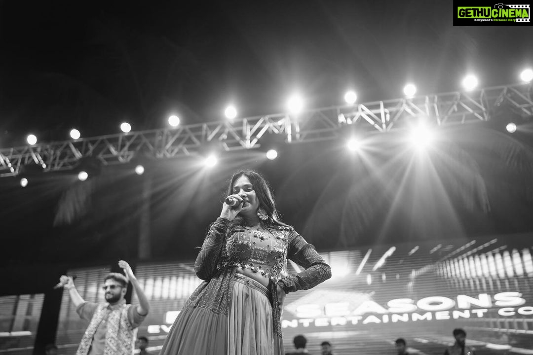 Dimple Biscuitwala Instagram - DAY 7🔥 ended so well💥 @four_seasons_events.co at mangalya vatika✨ . Wearing @vastra_by_ps Jewellery by @the_beta_girl Styled by @style_by_mita Captured by @_hb.photography__ Makeup and hair by @saramakeupofficial