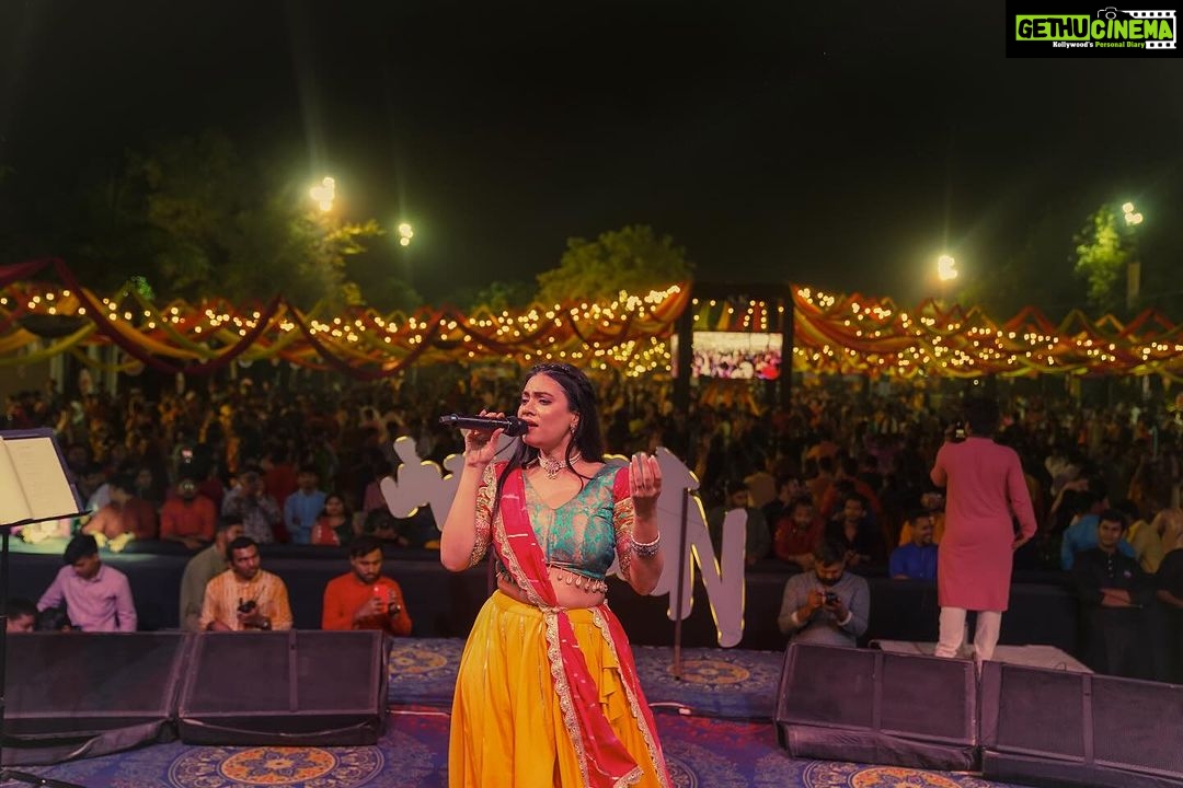 Dimple Biscuitwala Instagram - DAY 6 was lit 💥 #navratri2023 #dimplebiscuitwalalive @hashtagnavratri @theslackersgroup . Captured by @_hb.photography__