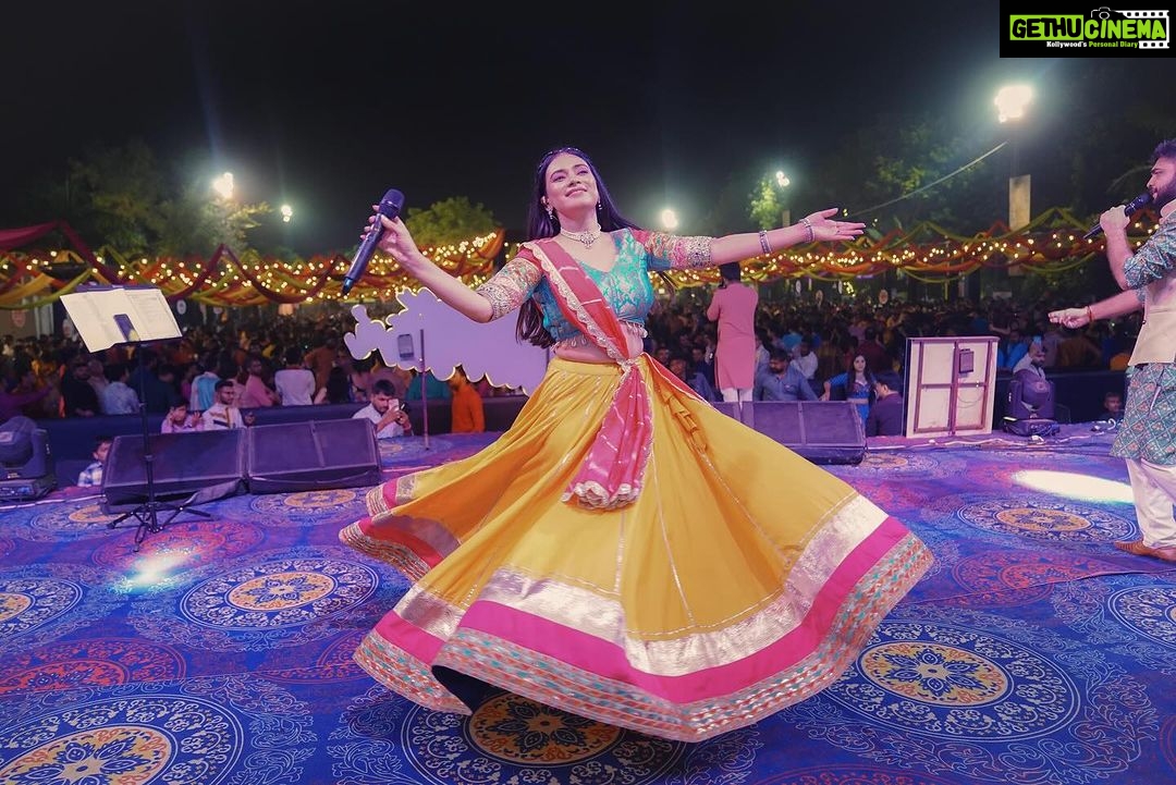 Dimple Biscuitwala Instagram - DAY 6 was lit 💥 #navratri2023 #dimplebiscuitwalalive @hashtagnavratri @theslackersgroup . Captured by @_hb.photography__