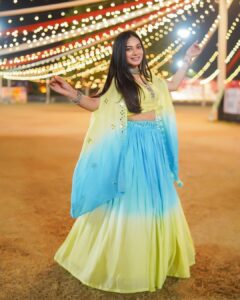 Dimple Biscuitwala Instagram - DAY 5 ❤️‍🔥 in Ombre 💚🩵 #navratri2023 
.
Wearing @riyasharedalal.label 
Captured by @_hb.photography__ 
Styled by @style_by_mita 
Jewellery by @the_beta_girl 
Hair by @headshotsalons 
Makeup by @saramakeupofficial