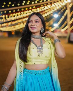 Dimple Biscuitwala Instagram - DAY 5 ❤️‍🔥 in Ombre 💚🩵 #navratri2023 
.
Wearing @riyasharedalal.label 
Captured by @_hb.photography__ 
Styled by @style_by_mita 
Jewellery by @the_beta_girl 
Hair by @headshotsalons 
Makeup by @saramakeupofficial