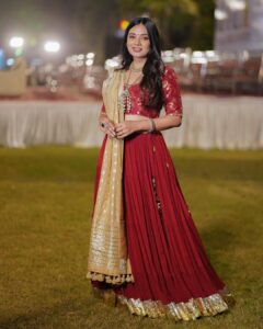 Dimple Biscuitwala Instagram - ❤️elegance ✨DAY 4
#navratri2023 
.
Wearing @aasvi_by_sheetalchandel 
HMUA @saramakeupofficial 
Styled by @style_by_mita 
Captured by @_hb.photography__ 
Jewellery by @the_beta_girl