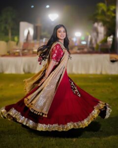 Dimple Biscuitwala Instagram - ❤️elegance ✨DAY 4
#navratri2023 
.
Wearing @aasvi_by_sheetalchandel 
HMUA @saramakeupofficial 
Styled by @style_by_mita 
Captured by @_hb.photography__ 
Jewellery by @the_beta_girl