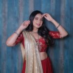 Dimple Biscuitwala Instagram - ❤️elegance ✨DAY 4 #navratri2023 . Wearing @aasvi_by_sheetalchandel HMUA @saramakeupofficial Styled by @style_by_mita Captured by @_hb.photography__ Jewellery by @the_beta_girl