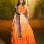 Dimple Biscuitwala Instagram - 🧡💜 #navratri2023 #dimplebiscuitwalalive . Wearing @jenii_12 @dclossetcloud Styled by @style_by_mita Captured by @_hb.photography__ Jewellery by @the_beta_girl MUAH @saramakeupofficial Nails by @daisynailstudio