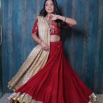Dimple Biscuitwala Instagram - ❤️elegance ✨DAY 4 #navratri2023 . Wearing @aasvi_by_sheetalchandel HMUA @saramakeupofficial Styled by @style_by_mita Captured by @_hb.photography__ Jewellery by @the_beta_girl