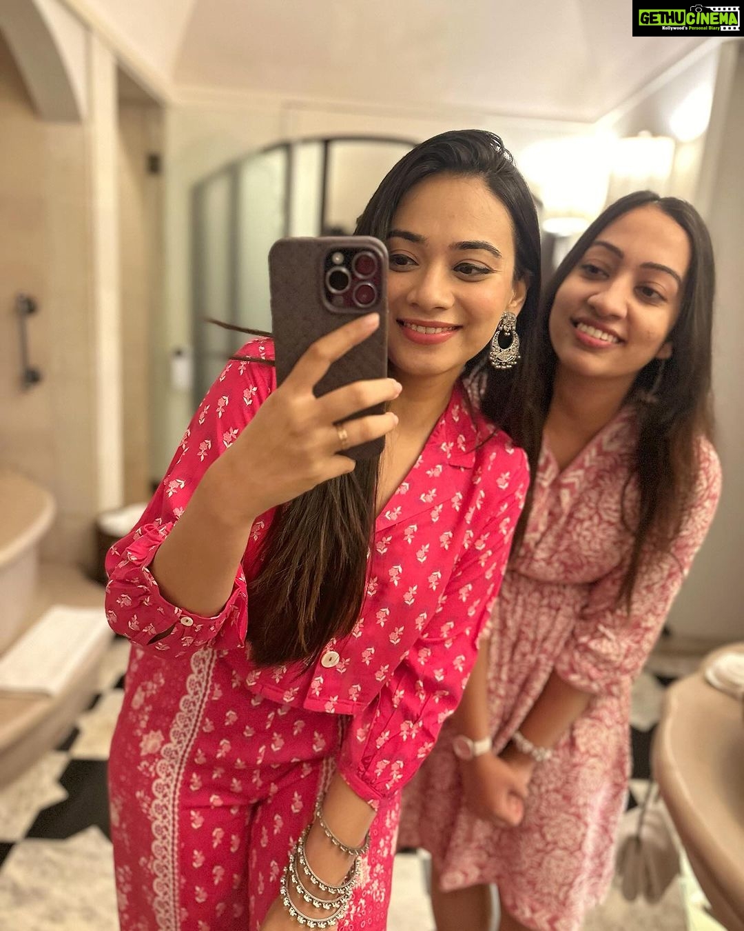 Dimple Biscuitwala Instagram - Hello PinkCity🌸 . #getaway #holidayvibes #dimplebiscuitwala #jaipur Fairmont, Jaipur