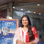 Dimple Biscuitwala Instagram - OPPO wali Diwali✨🤳 @oppo.gujarat #festiveoffer #happydiwali #specialdiwaligift . #oppogujarat #assuredprices #getyoursnow #digitalmarketing