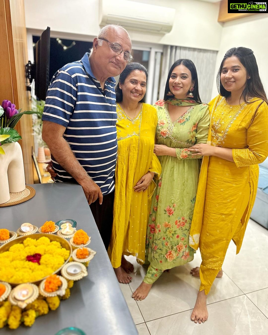 Dimple Biscuitwala Instagram - સાલ મુબારક🙏🏻🪔✨