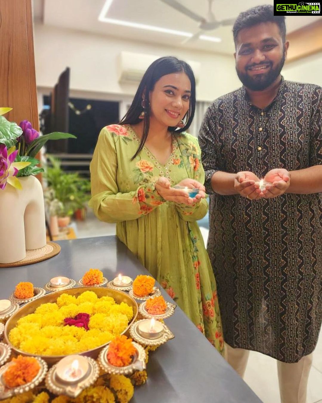 Dimple Biscuitwala Instagram - સાલ મુબારક🙏🏻🪔✨
