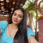 Dimple Biscuitwala Instagram - Sunflowers 🌻 to Sunset 🫶🏻 . #goadairies #beachvibes #sunsetlover #holidayvibes #aesthetics #dimplebiscuitwala Goa