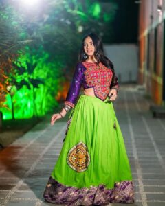 Dimple Biscuitwala Instagram - Sharad poonam🌕 #navratri2023 
.
Wearing @label.jagruti 
Captured by @_hb.photography__ 
Hair and makeup by @headshotsalons