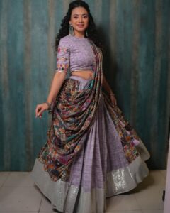 Dimple Biscuitwala Instagram - 💜💫
.
Wearing @aarohan_experience 
Jewellery by @the_beta_girl 
Styled by @style_by_mita 
Captured by @_hb.photography__ 
MUAH @saramakeupofficial