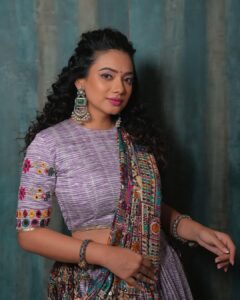 Dimple Biscuitwala Instagram - 💜💫
.
Wearing @aarohan_experience 
Jewellery by @the_beta_girl 
Styled by @style_by_mita 
Captured by @_hb.photography__ 
MUAH @saramakeupofficial