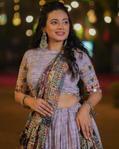 Dimple Biscuitwala Instagram - 💜💫
.
Wearing @aarohan_experience 
Jewellery by @the_beta_girl 
Styled by @style_by_mita 
Captured by @_hb.photography__ 
MUAH @saramakeupofficial