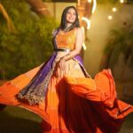 Dimple Biscuitwala Instagram - 🧡💜 #navratri2023 #dimplebiscuitwalalive . Wearing @jenii_12 @dclossetcloud Styled by @style_by_mita Captured by @_hb.photography__ Jewellery by @the_beta_girl MUAH @saramakeupofficial Nails by @daisynailstudio