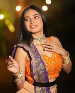 Dimple Biscuitwala Instagram - 🧡💜 #navratri2023 #dimplebiscuitwalalive
.
Wearing @jenii_12 @dclossetcloud 
Styled by @style_by_mita 
Captured by @_hb.photography__ 
Jewellery by @the_beta_girl 
MUAH @saramakeupofficial
Nails by @daisynailstudio