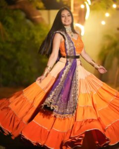 Dimple Biscuitwala Instagram - 🧡💜 #navratri2023 #dimplebiscuitwalalive
.
Wearing @jenii_12 @dclossetcloud 
Styled by @style_by_mita 
Captured by @_hb.photography__ 
Jewellery by @the_beta_girl 
MUAH @saramakeupofficial
Nails by @daisynailstudio
