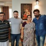 Dinesh Gopalsamy Instagram - எப்பவும் பாசமா எனக்கு புடிச்சத சமச்சித்தர *அம்மா. எனக்கு போதும் அவனுக்கு வையி நல்லா சாப்பிடட்டும்னு சொல்லுற *அப்பா அவன் முதல சாப்பிடட்டும் நான் அப்புறமா சாப்பிடுரேன்னு சொல்லுற *அண்ணன் இதுவே இறைவன் எனக்கு கொடுத்த பெரிய செல்வம்....🙂👬👨‍👩‍👦‍👦🏡 Chennai, India