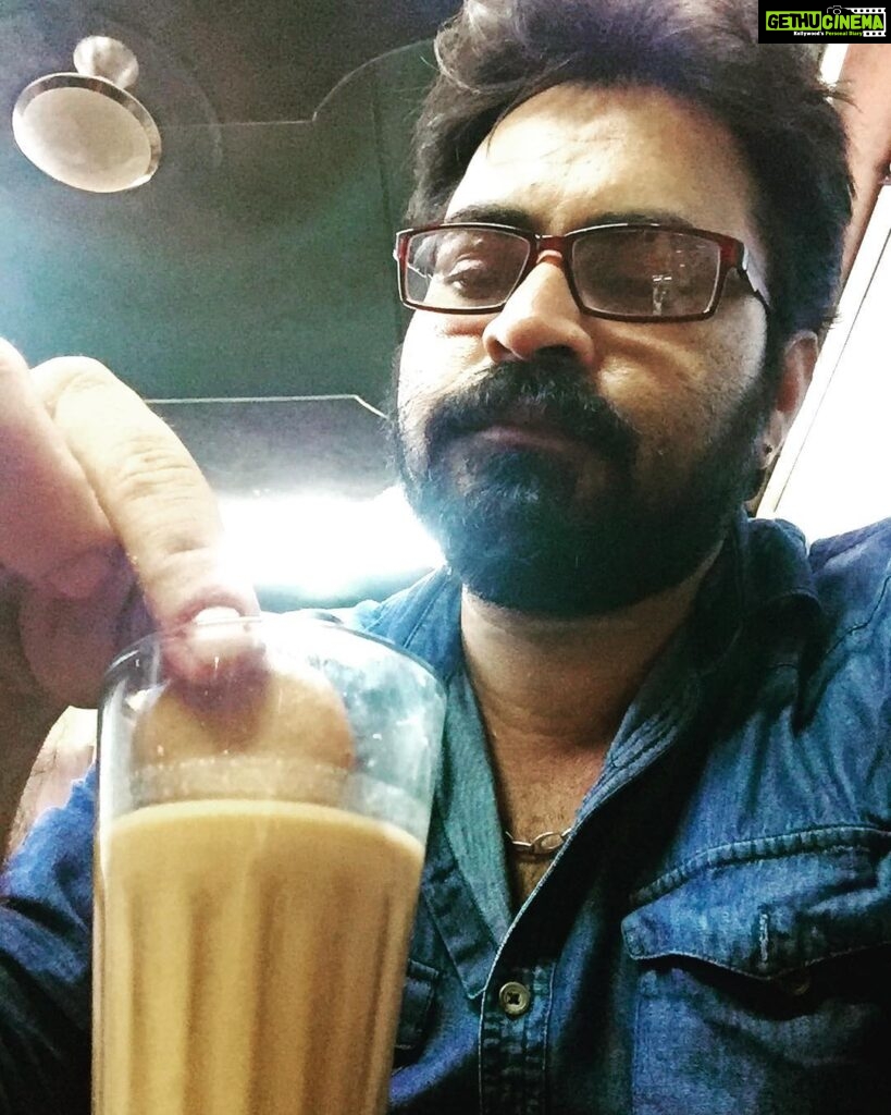 Dinesh Gopalsamy Instagram - My favourite and best weapon against work stress is " TEA & BUTTER BISCUIT " 😄 Anytime anyplace any target this weapon will blast at its best..😂 As like IAF🎯✈️🇮🇳