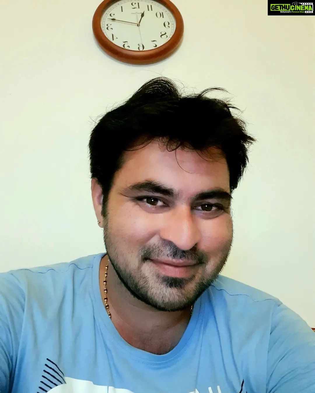Dinesh Gopalsamy Instagram - நமக்கு மேல ஒன்னு இருக்குதுனா....🤔🙌⏰ அது டைம் தான்....😁🎭😎 Chennai, India