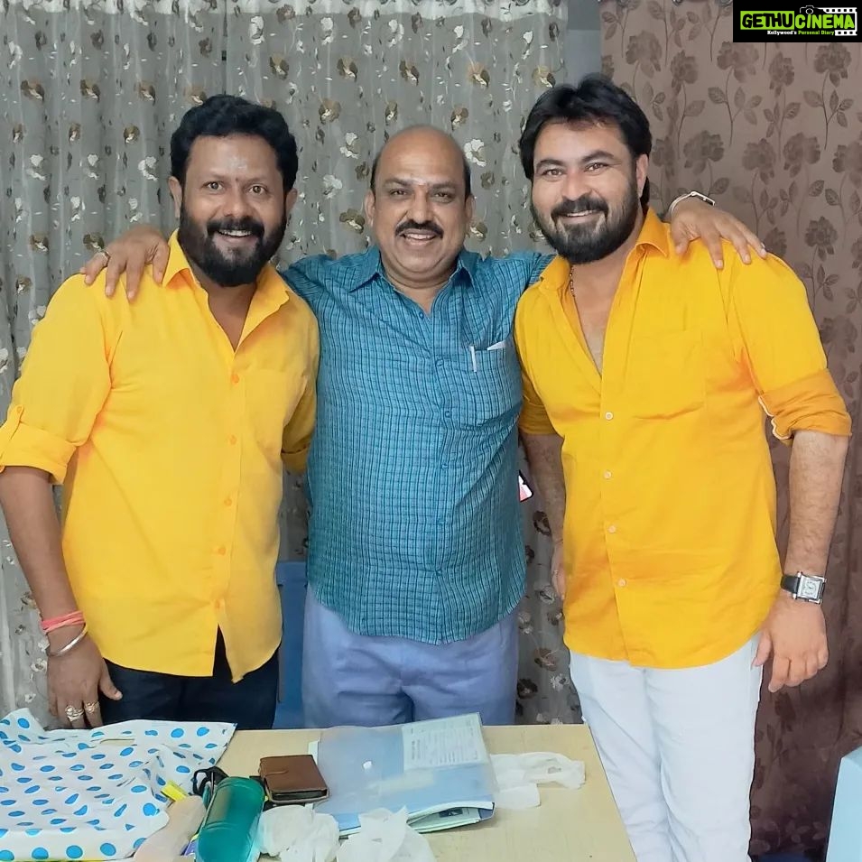 Dinesh Gopalsamy Instagram - Dear friends, Contesting for the post JOINT SECRETARY in upcoming CNS ELECTION 2022.., under the able leadership our brother Mr.A.Ravivarma. 💪UZHAIKUM KARANGAL💪 💪உழைக்கும் கரங்கள்💪 Chinnathirai Nadigar Sangam