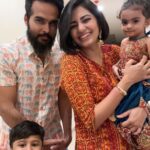 Disha Madan Instagram - Happy Deepavali from us to you 🪔✨ Hope you’ve had a wonderful festival ♥️ Swipe to see Avira creating art on my face with kumkuma. 😂