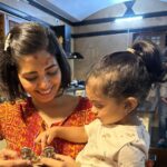 Disha Madan Instagram - Happy Deepavali from us to you 🪔✨ Hope you’ve had a wonderful festival ♥️ Swipe to see Avira creating art on my face with kumkuma. 😂