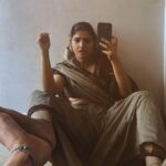 Divya Prabha Instagram – If wrappings of cloth can impart respectability, the most respectable persons are the Egyptian mummies, all wrapped in layers and layers of gauze…
🍂

#selfphotography