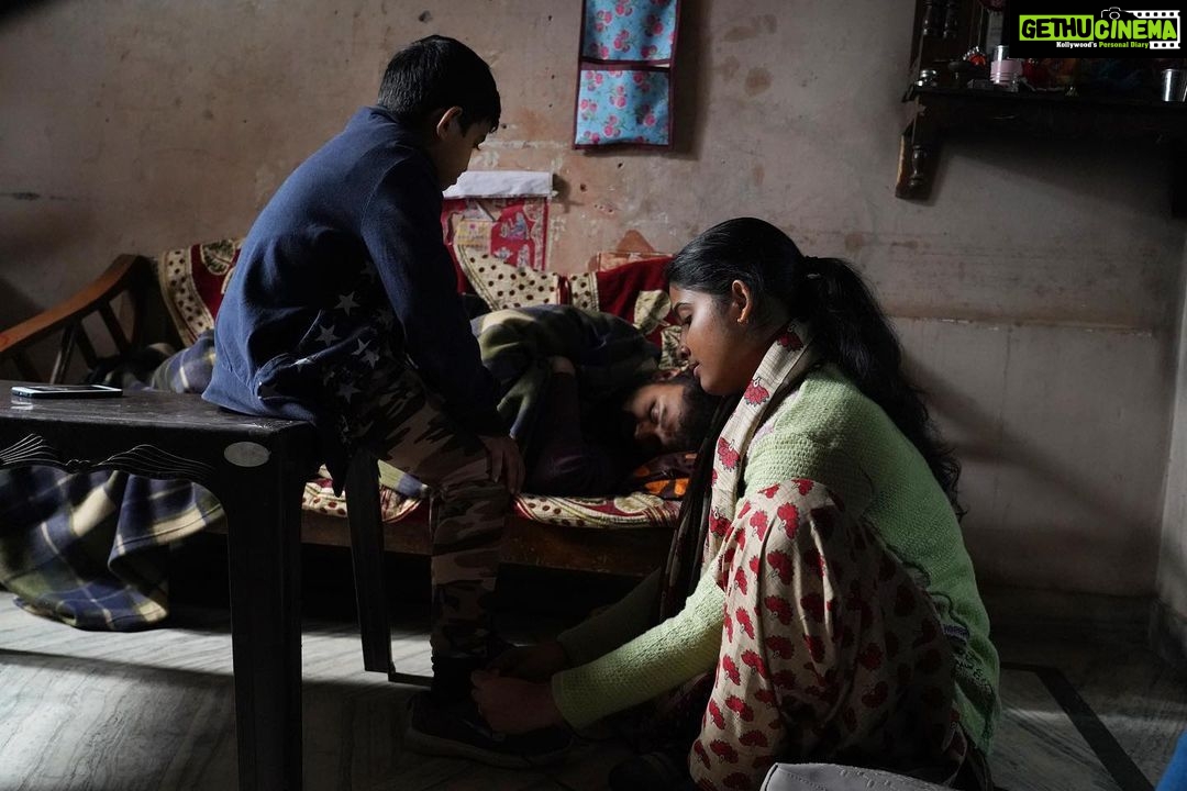 Divya Prabha Instagram - Sharing some random pictures from our movie Ariyippu (declaration) ! @netflix_in @kunchacks @maheshnarayan_official @sanujohnvarughese @shebinbacker #streamingonnetflix #maheshnarayananfilm Faridabad,india